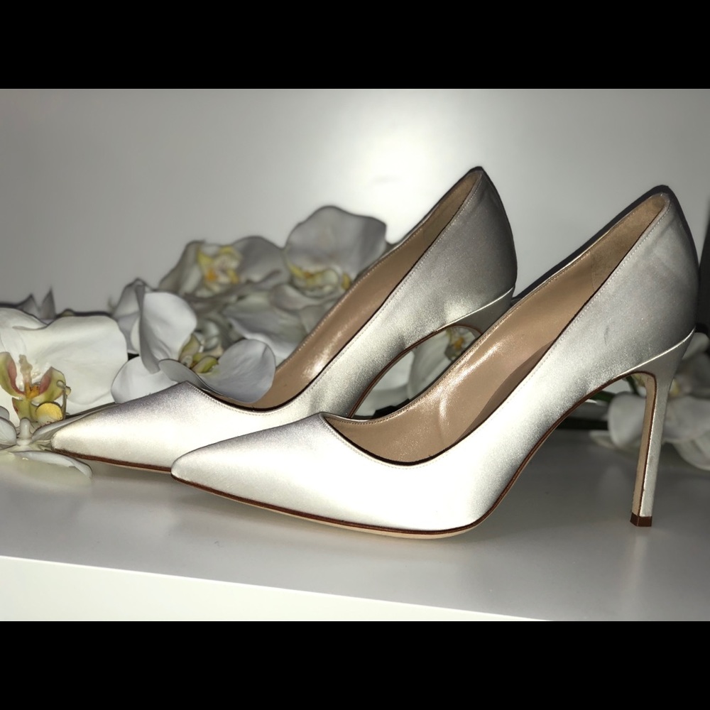 MANOLO BLAHNIK BB POINTED TOE IN WHITE